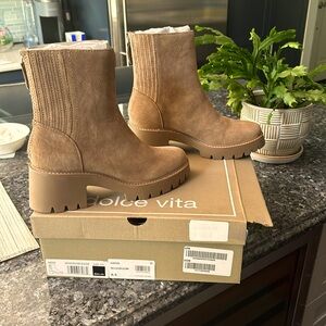 Dolce Vita Hadia Mushroom suede size 8.5, Featuring a manageable 2.5 inch heel.